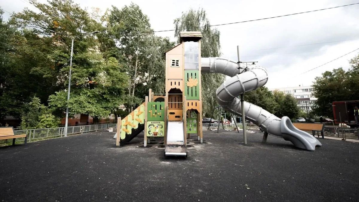 Установка двух новых детских игровых площадок завершена в Люберцах Установка двух новых детских игровых площадок завершена в Люберцах