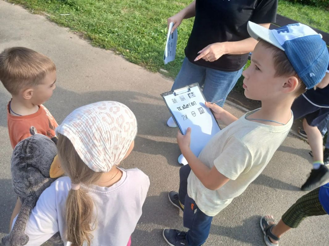 Наши новости. На центральной площади с. Новый Быт м.о. Чехов, прошла развлекательная программа для детей «Полёт в страну знаний» посвящённая Дню знаний Наши новости. На центральной площади с. Новый Быт м.о. Чехов, прошла развлекательная программа для детей «Полёт в страну знаний» посвящённая Дню знаний