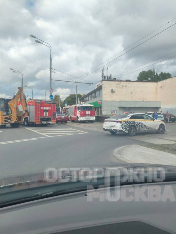 Автономный трамвай загорелся на юге Москвы