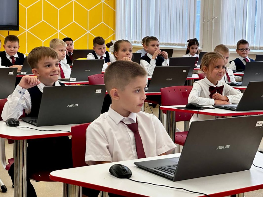 Цифровой щит: в гимназии Подольских курсантов запустили пилотные «Киберуроки» Цифровой щит: в гимназии Подольских курсантов запустили пилотные «Киберуроки»
