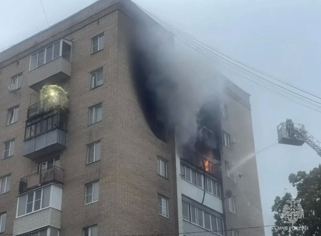 Огнеборцы локализовали пожар в жилом доме а Лобне Огнеборцы локализовали пожар в жилом доме а Лобне
