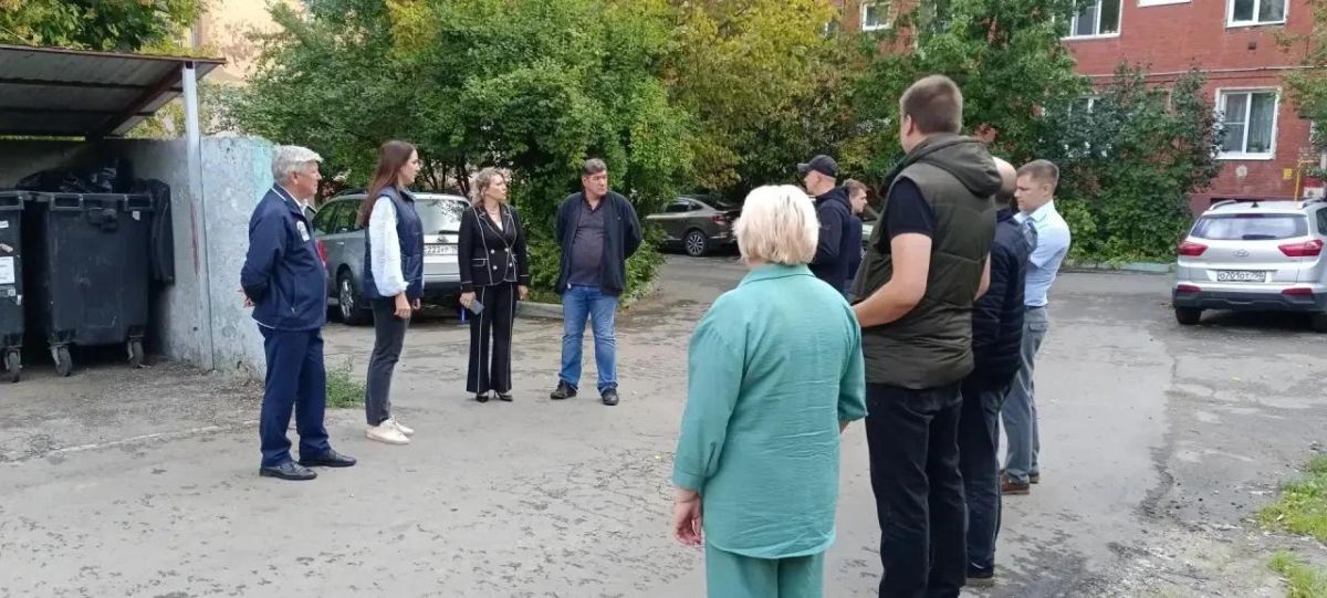 Заместитель главы округа Ольга Шашкова провела еженедельный обход территории в микрорайоне Межшоссейный Заместитель главы округа Ольга Шашкова провела еженедельный обход территории в микрорайоне Межшоссейный