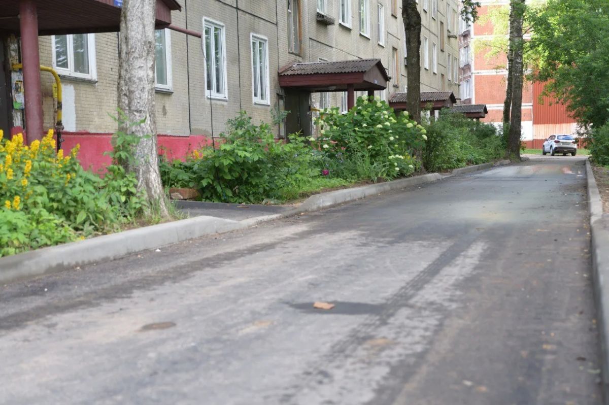 Дворовые территории в Дмитровском округе благоустраивают комплексно Дворовые территории в Дмитровском округе благоустраивают комплексно