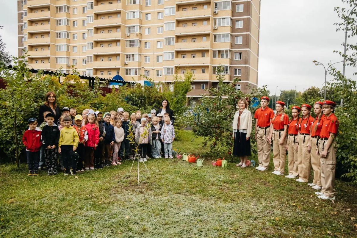 Сегодня заместитель главы округа Ольга Жданова и председатель Комитета по образованию Пушкинского Владимир Бахтояров побывали на открытом занятии, посвящённом Дню солидарности в борьбе с терроризмом Сегодня заместитель главы округа Ольга Жданова и председатель Комитета по образованию Пушкинского Владимир Бахтояров побывали на открытом занятии, посвящённом Дню солидарности в борьбе с терроризмом