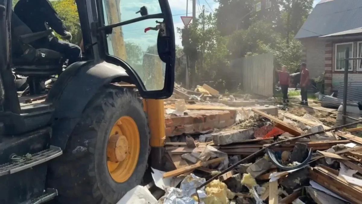 С трех до семи метров расширят участок региональной автодороги в поселке Люберец С трех до семи метров расширят участок региональной автодороги в поселке Люберец