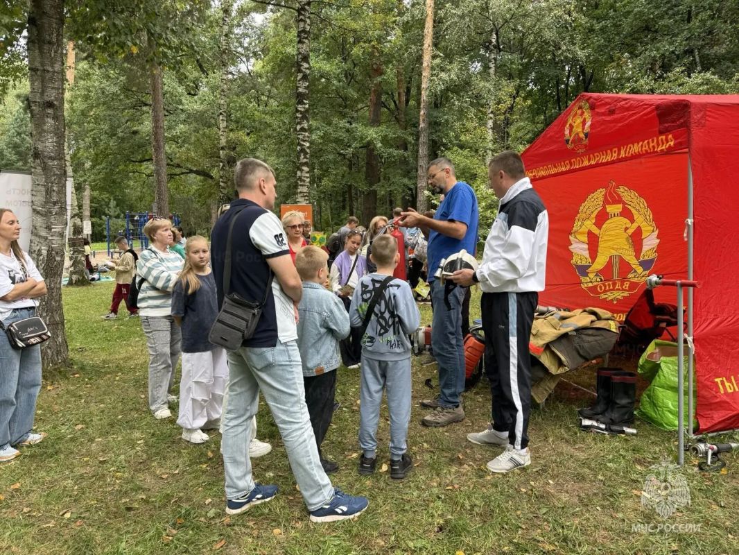 Красногорские огнеборцы подготовили школьников к учебному году на фестивале «Безопасный город» Красногорские огнеборцы подготовили школьников к учебному году на фестивале «Безопасный город»