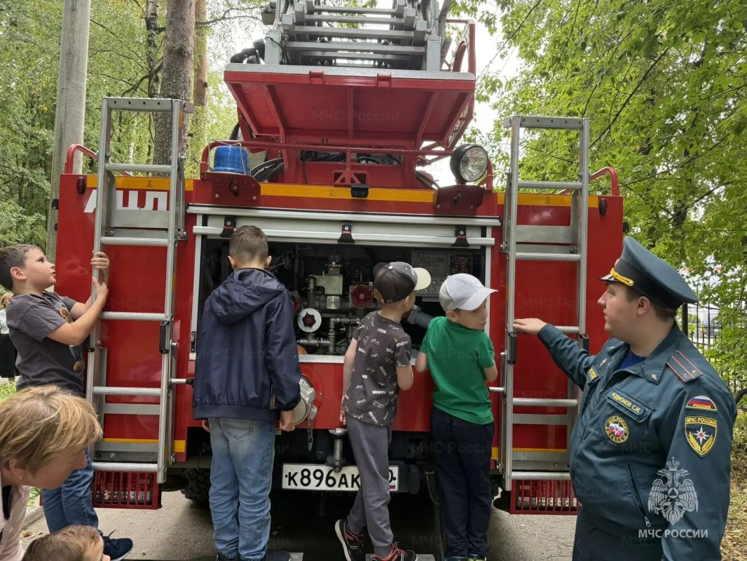Красногорские огнеборцы подготовили школьников к учебному году на фестивале «Безопасный город» Красногорские огнеборцы подготовили школьников к учебному году на фестивале «Безопасный город»
