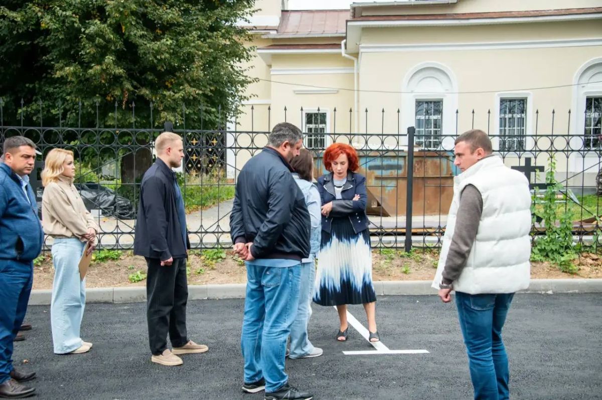 Татьяна Витушева: В рамках рабочего выезда посетила территорию Ивановского, осмотрела новую парковку у Петропавловского храма в деревне Лужки Татьяна Витушева: В рамках рабочего выезда посетила территорию Ивановского, осмотрела новую парковку у Петропавловского храма в деревне Лужки
