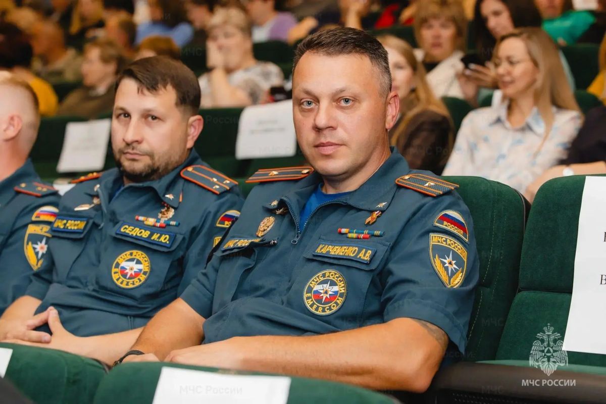 Сотрудники 13 ПСО получили награды от главы городского округа Клин Василия Власова Сотрудники 13 ПСО получили награды от главы городского округа Клин Василия Власова