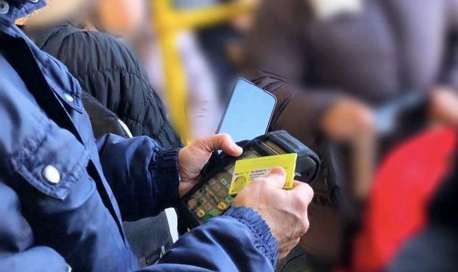 Инспекторы ЮМУ ГКУ АПИ МО на регулярной основе проводят проверки соблюдения дисциплины оплаты проезда на маршрутах в г.о.Люберцы. Не стал исключением и популярный городской маршрут 1225