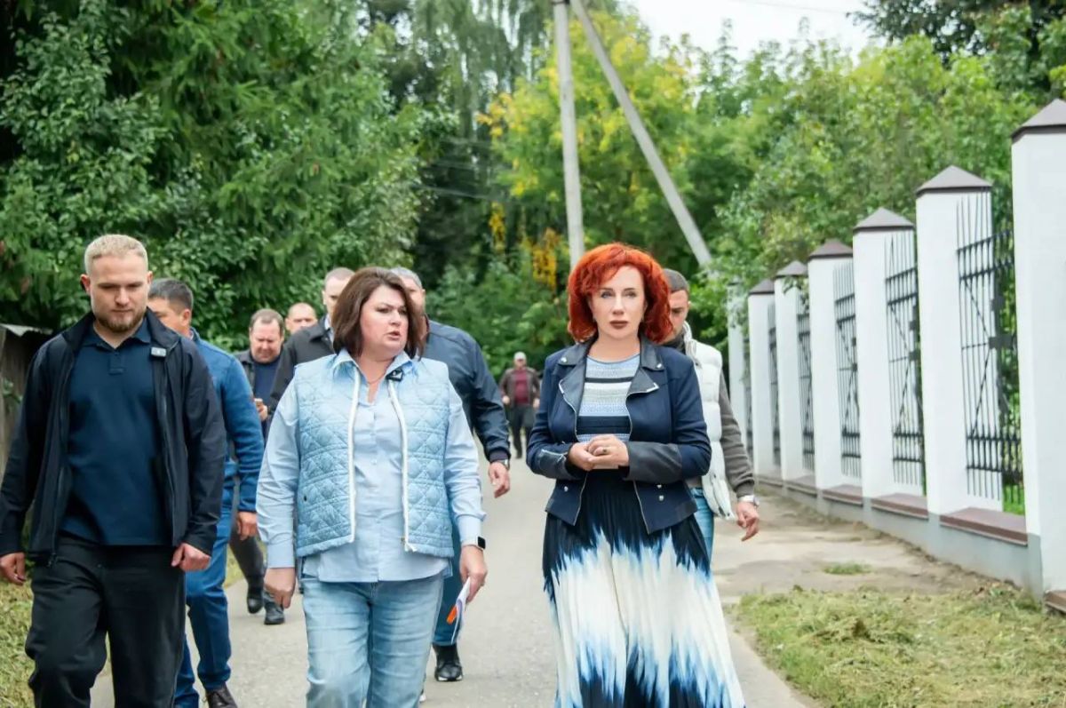 Татьяна Витушева: В рамках рабочего выезда посетила территорию Ивановского, осмотрела новую парковку у Петропавловского храма в деревне Лужки Татьяна Витушева: В рамках рабочего выезда посетила территорию Ивановского, осмотрела новую парковку у Петропавловского храма в деревне Лужки