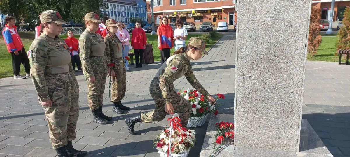 В День солидарности в борьбе с терроризмом ступинские юнармейцы и волонтёры почтили память жертв Беслана В День солидарности в борьбе с терроризмом ступинские юнармейцы и волонтёры почтили память жертв Беслана