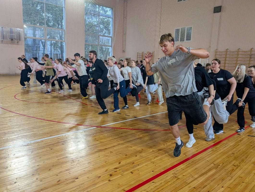Более 100 молодых педагогов из Балашихи и Реутова приняли участие в «Спортфесте» Более 100 молодых педагогов из Балашихи и Реутова приняли участие в «Спортфесте»