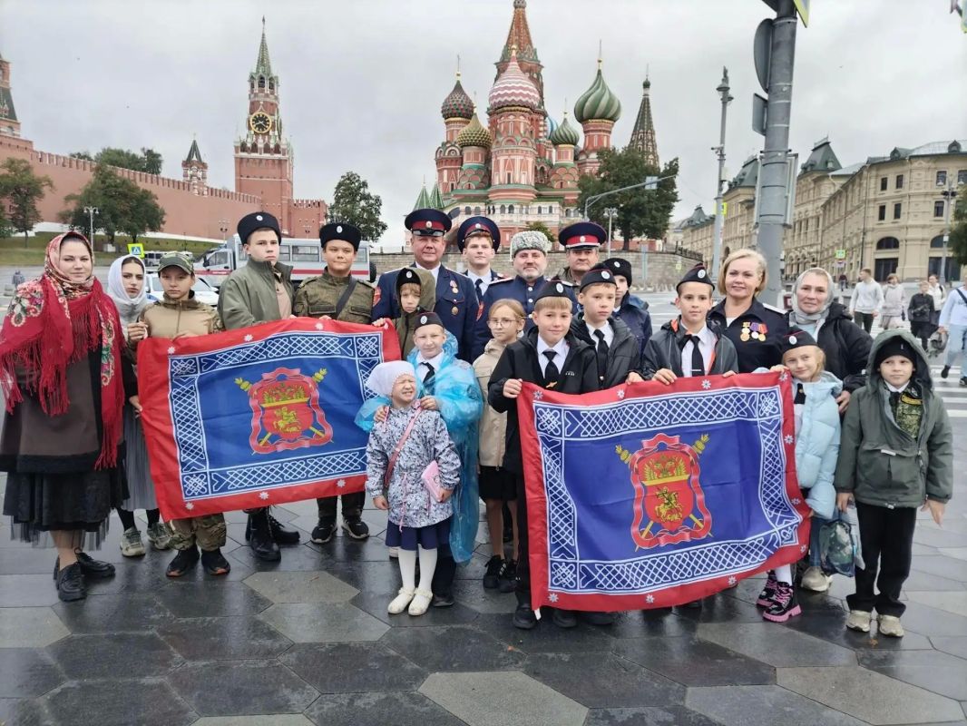 Учащиеся казачьего класса Центра образования №21 города Ногинска совместно с побратимым классом «Казаки Электростали» приняли участие в Общемосковском крестном ходе, посвящённом Собору Московских святых Учащиеся казачьего класса Центра образования №21 города Ногинска совместно с побратимым классом «Казаки Электростали» приняли участие в Общемосковском крестном ходе, посвящённом Собору Московских святых