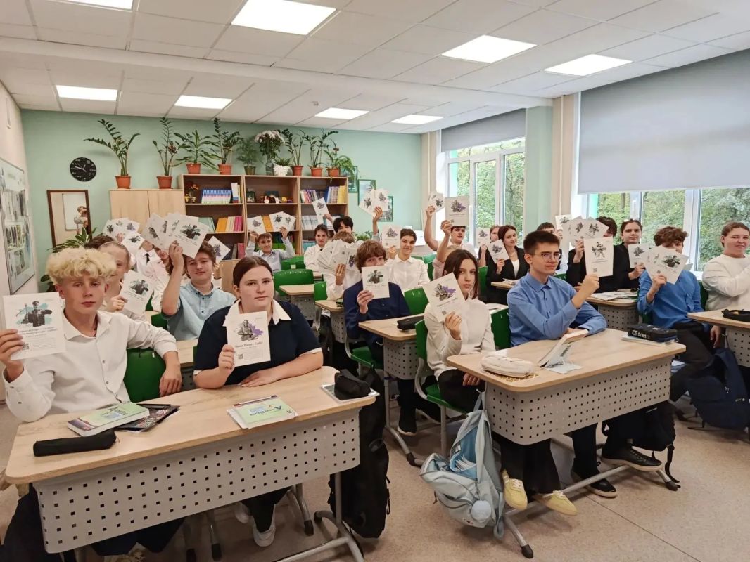 Школьникам Долгопрудного подарили 300 тысяч тетрадей ко Дню города Школьникам Долгопрудного подарили 300 тысяч тетрадей ко Дню города