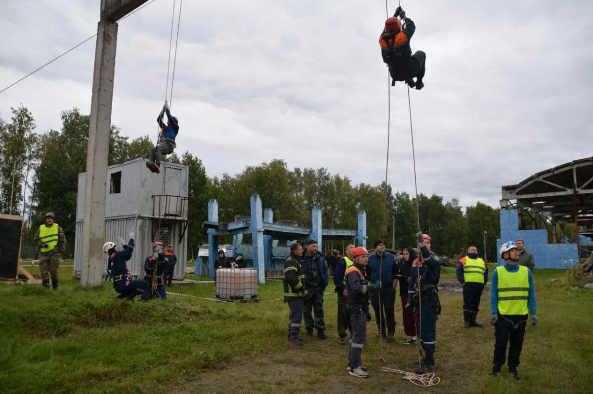 Сотрудники Главного управления участвуют в соревнованиях среди лучших спасателей региона Сотрудники Главного управления участвуют в соревнованиях среди лучших спасателей региона