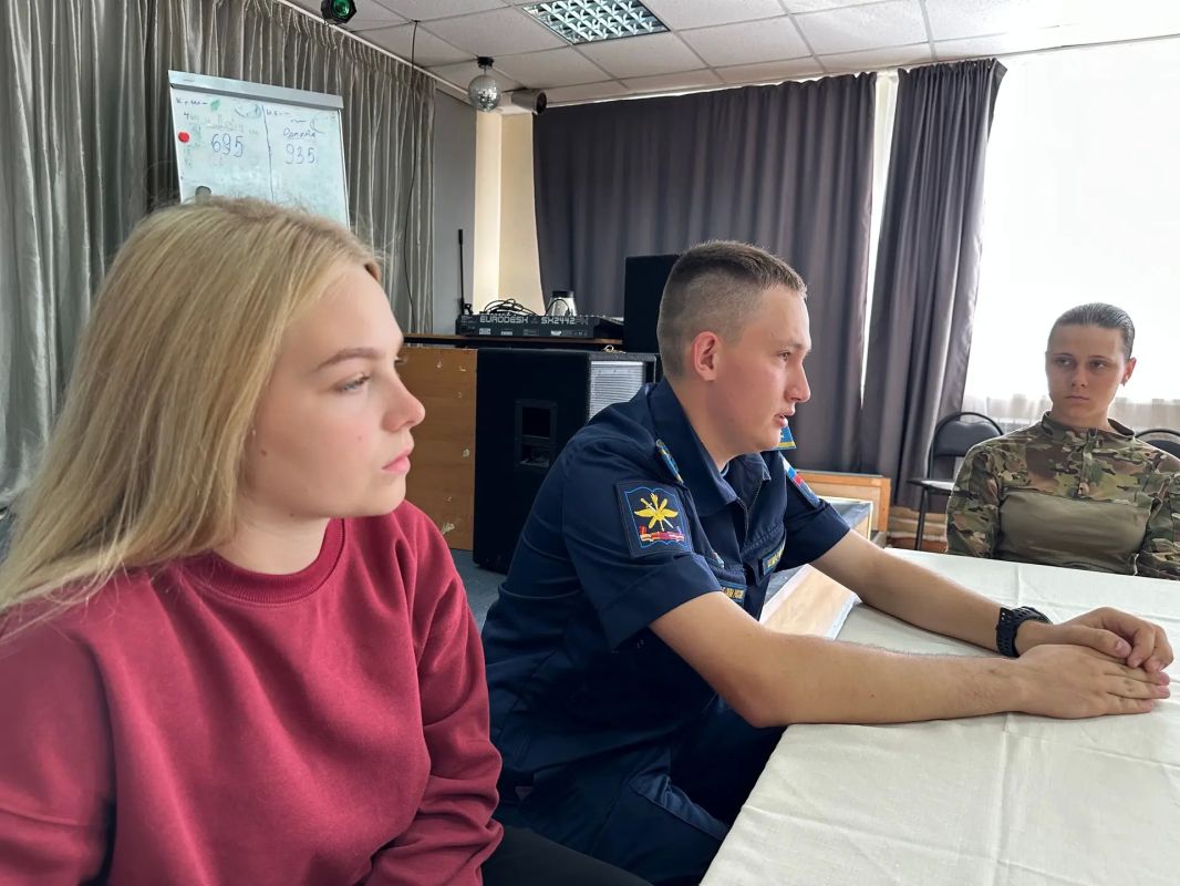«Я буду служить России»: выпускник «Звезды» встретился с юными патриотами Ступино «Я буду служить России»: выпускник «Звезды» встретился с юными патриотами Ступино
