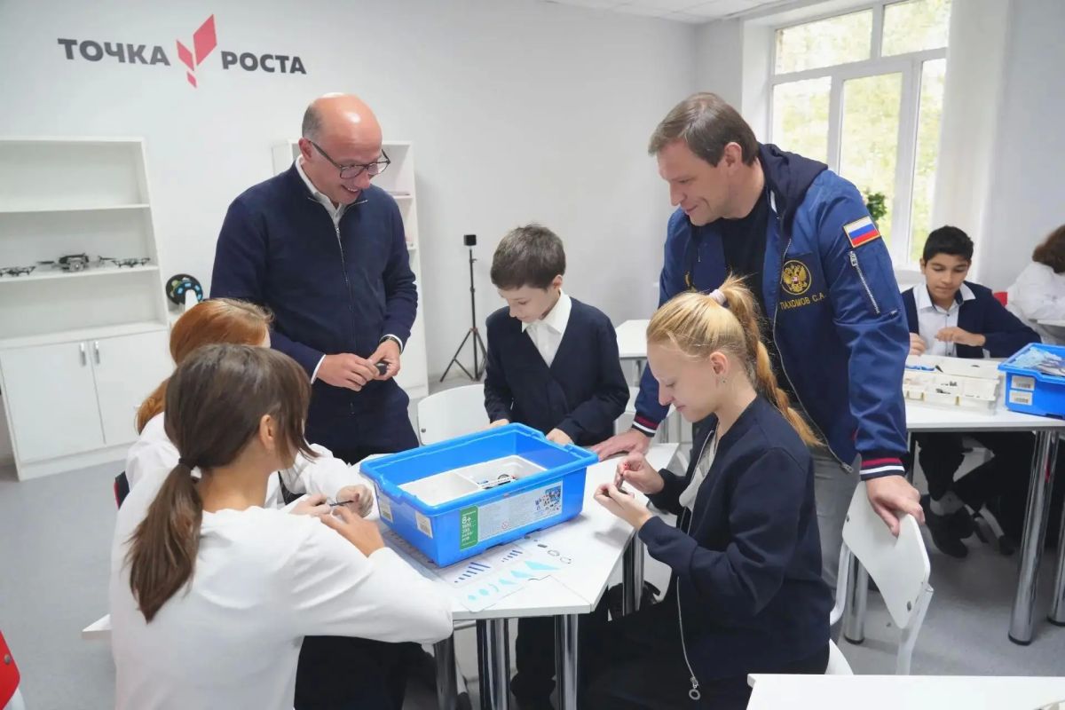 В школе №25 посёлка Лоза прошел первый в этом учебном году урок робототехники для учащихся 6-х классов В школе №25 посёлка Лоза прошел первый в этом учебном году урок робототехники для учащихся 6-х классов