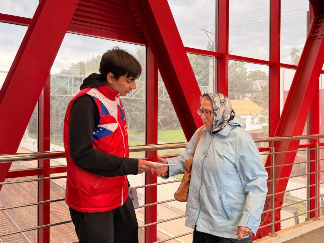 В Ленинском городском округе активисты движения «Волонтёры Подмосковья» на постоянной основе проводят профилактические рейды, направленные на безопасность жителей и противодействие распространению незаконной рекламы... В Ленинском городском округе активисты движения «Волонтёры Подмосковья» на постоянной основе проводят профилактические рейды, направленные на безопасность жителей и противодействие распространению незаконной рекламы...