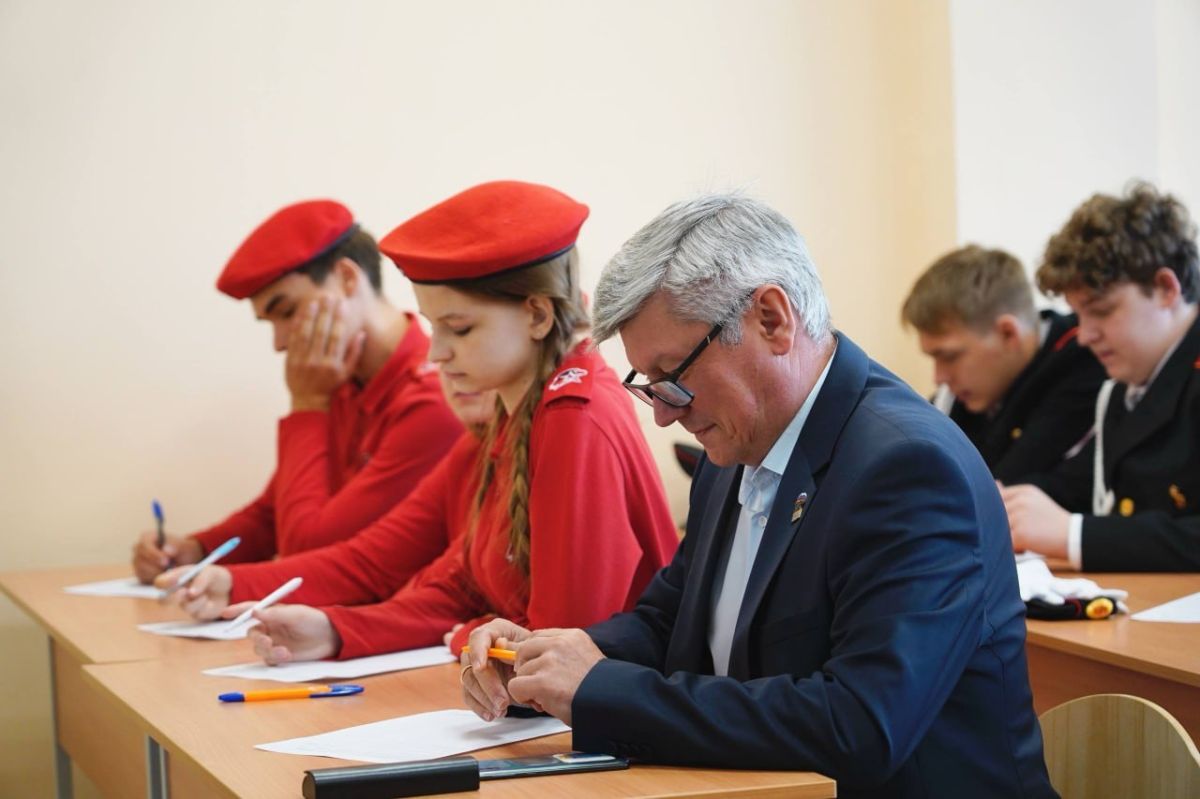 Студенты подольского колледжа, юнармейцы и кадеты написали Всероссийский диктант «Россия — дом народов» Студенты подольского колледжа, юнармейцы и кадеты написали Всероссийский диктант «Россия — дом народов»