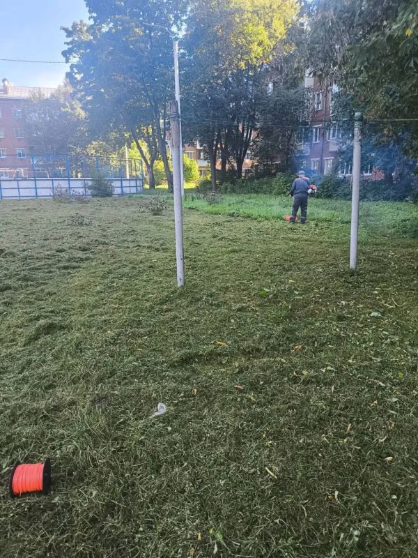 В Подольске продолжаются работы по благоустройству и поддержанию чистоты во дворах В Подольске продолжаются работы по благоустройству и поддержанию чистоты во дворах