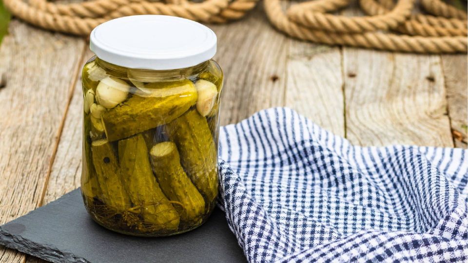 Вот как избежать помутнения банок с огурцами: об этим знают лишь опытные хозяйки