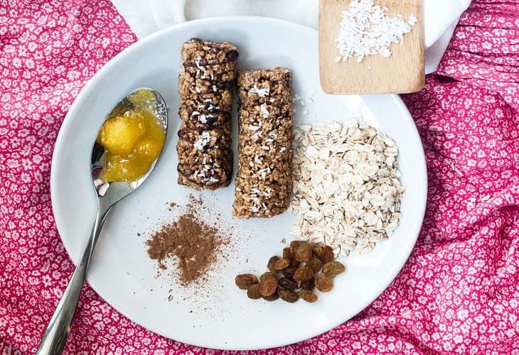 Не верьте рекламе: почему протеиновые батончики опаснее шоколада и как сделать полезный аналог за 1 минуту