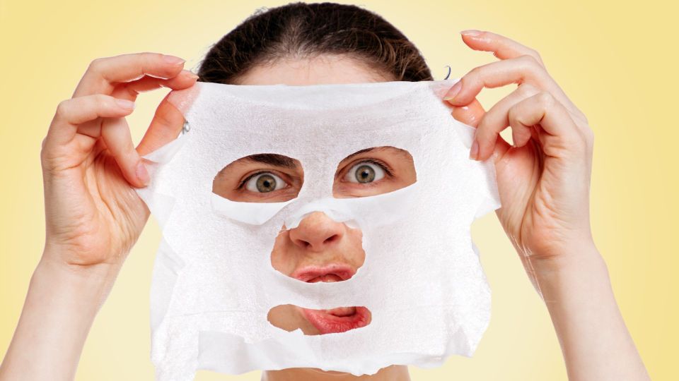 В зеркале себя не узнаете: на какие «чудеса» способны бюджетные тканевые маски