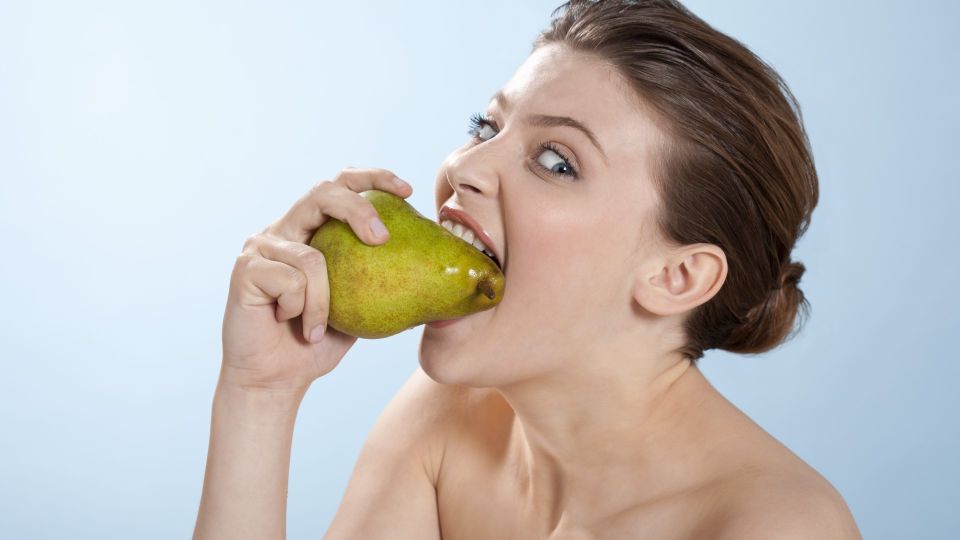 Не так уж и безобидны: людям с этой проблемой опасно увлекаться фруктами