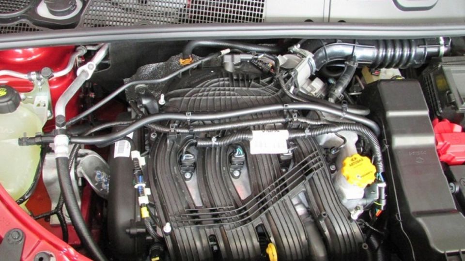 Из чугунных монстров в мир легкости: что стоит за переходом автопрома?