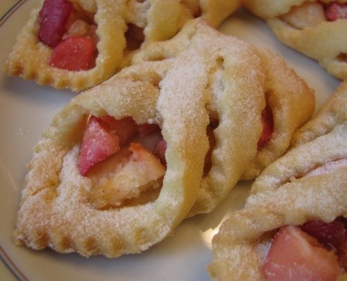 Мини плетенки с яблоками как уютный вкус домашних блюд