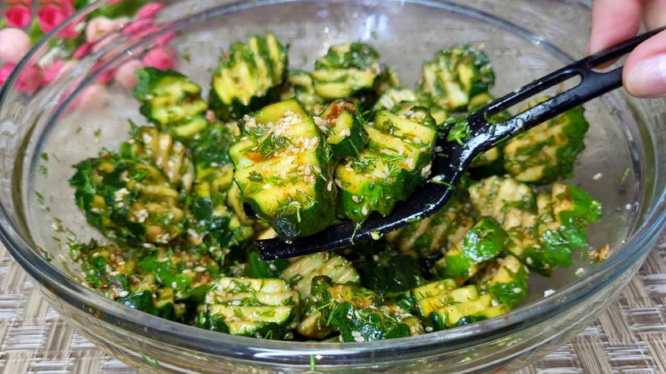 Осенний свежак на столе: простые огурцы по-корейски за считанные минуты