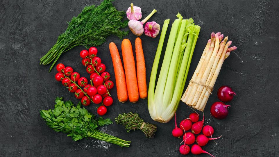 Оживут за минуту: дряблые редис, морковь и сельдерей снова станут свежими и хрустящими