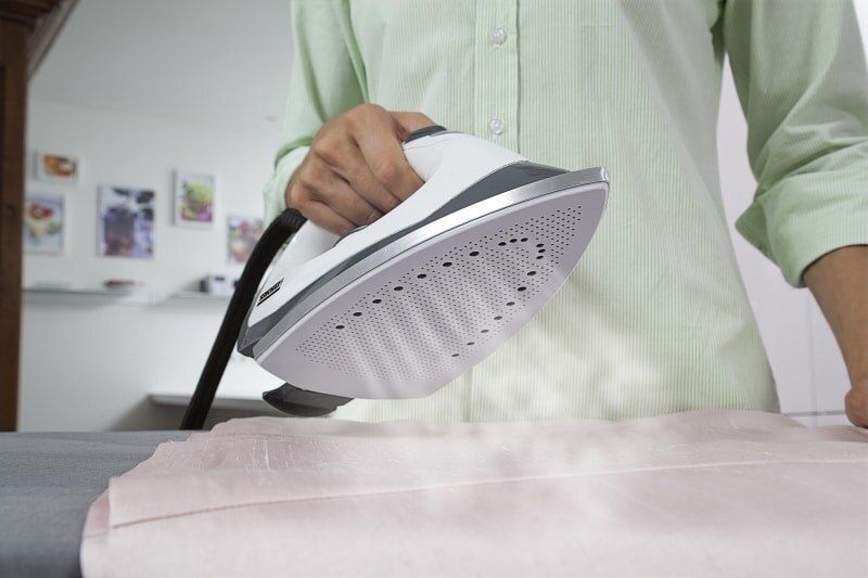 Как правильно гладить одежду и бельё: советы, которые пригодятся каждому