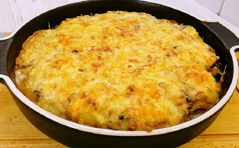 Комфортный ужин из картофеля и грибов: сытная запеканка без мяса
