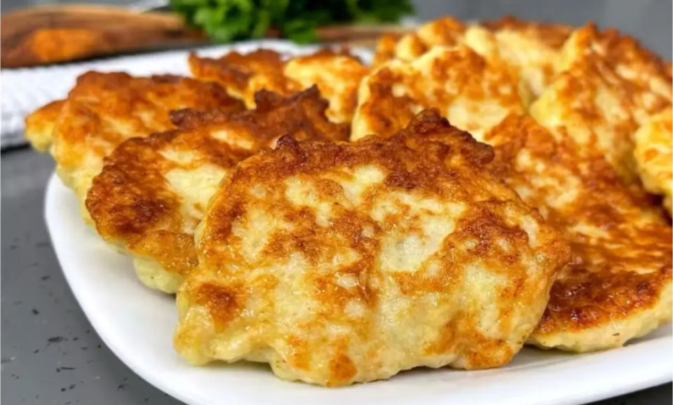 Невероятно вкусные куриные оладушки с сыром за 15 минут: идеальный завтрак для всей семьи
