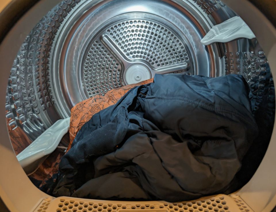 Как правильно сушить пуховик в сушильной машине и не навредить ему