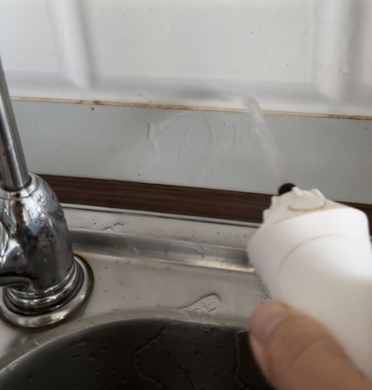 Ирригатор в роли помощника для чистоты на кухне: неожиданные возможности