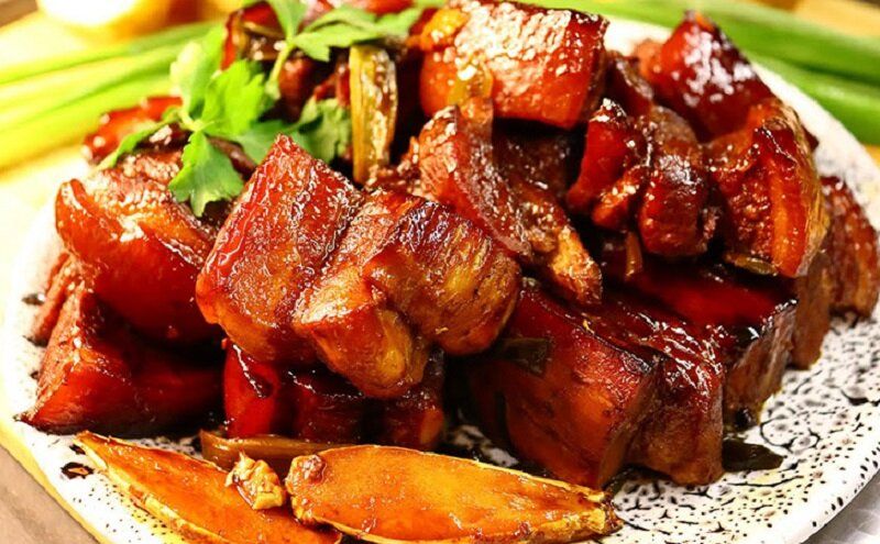 Необычная закуска из бюджетной грудинки: как удивить гостей