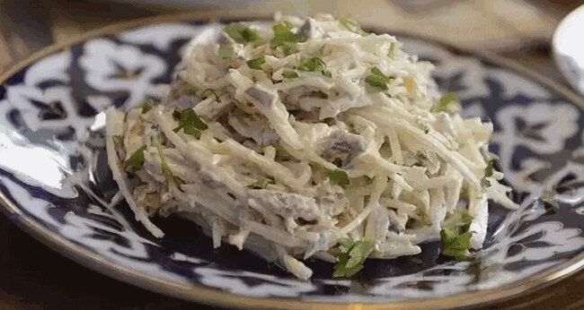 Нежный салат с черной редькой и мясом